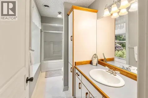 933 West Shore Road Pelee Island ON N0R 1M0