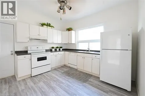 5768 Summer Street Niagara Falls ON L2G 1M2