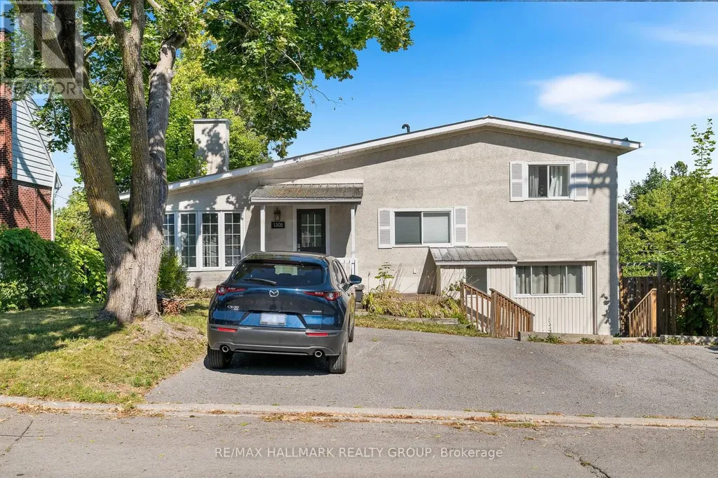 1305 Dorchester Avenue Ottawa ON K1Z 8E8
