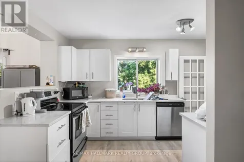 1305 Dorchester Avenue Ottawa ON K1Z 8E8