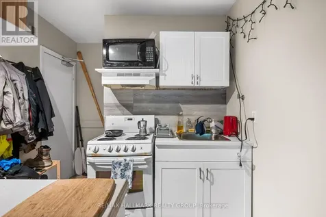 1305 Dorchester Avenue Ottawa ON K1Z 8E8