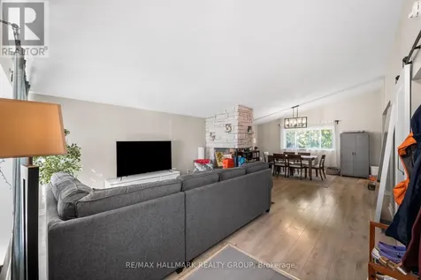 1305 Dorchester Avenue Ottawa ON K1Z 8E8