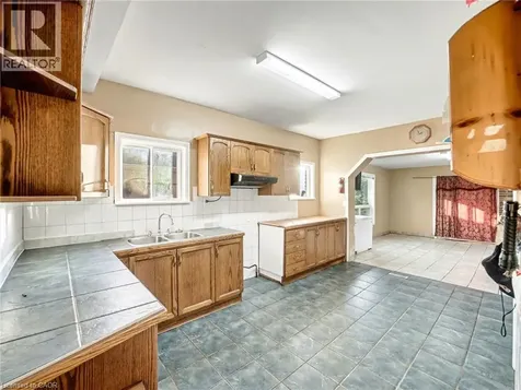 23 Oak Avenue Hamilton ON L8L 5M7