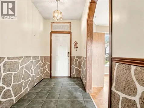 23 Oak Avenue Hamilton ON L8L 5M7