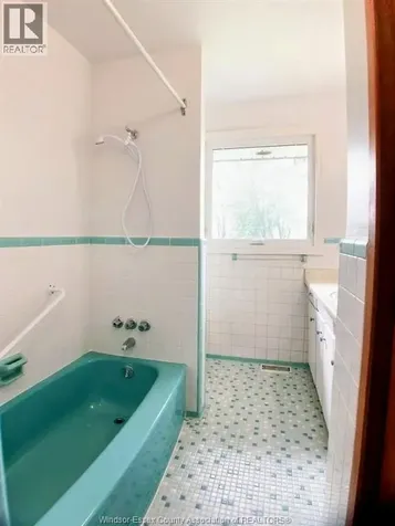 541 Lakeview Avenue Windsor ON N8P 1E1