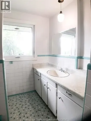541 Lakeview Avenue Windsor ON N8P 1E1