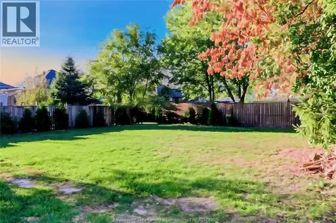 541 Lakeview Avenue Windsor ON N8P 1E1