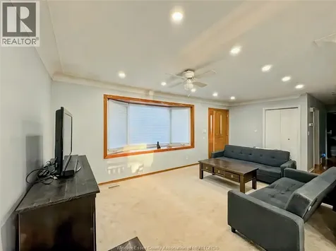 541 Lakeview Avenue Windsor ON N8P 1E1