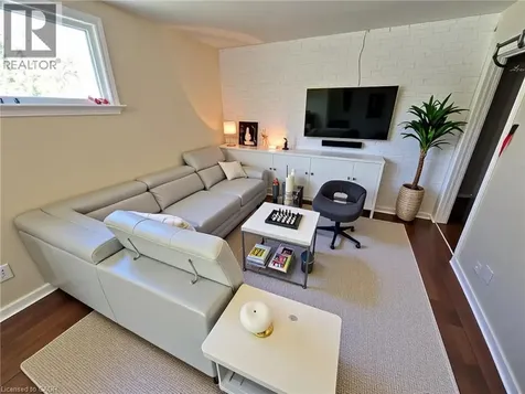 77 Blackfriars Street London ON N6H 1K8