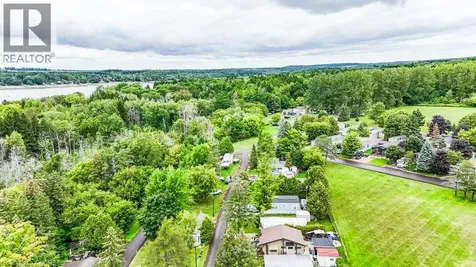 691 Oak Crescent Centre Wellington ON N1M 2W5