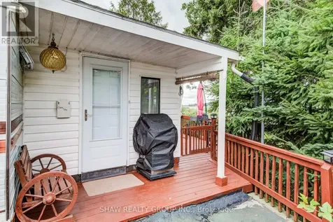 691 Oak Crescent Centre Wellington ON N1M 2W5