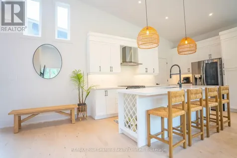 102 Goldie Court Blue Mountains ON N0H 1J0