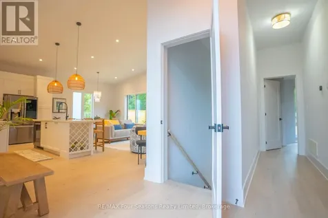 102 Goldie Court Blue Mountains ON N0H 1J0