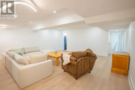102 Goldie Court Blue Mountains ON N0H 1J0