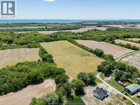 761 East West Road Pelee Island ON N0R 1M0