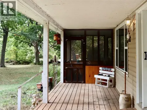 761 East West Road Pelee Island ON N0R 1M0