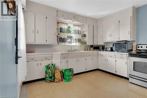 526 Steele Street Port Colborne ON L3K 4Y3