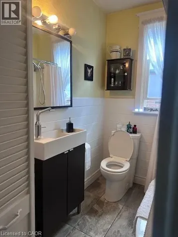 84 Barons Avenue North Hamilton ON L8H 5A4