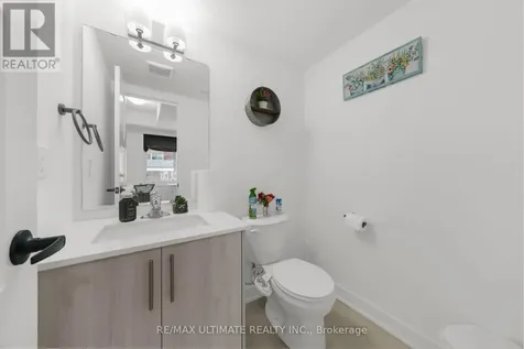 38 Silo Mews Barrie ON L9J 0V3