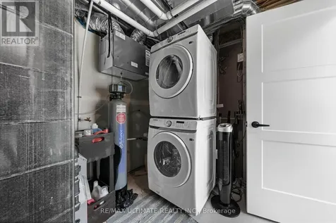 38 Silo Mews Barrie ON L9J 0V3
