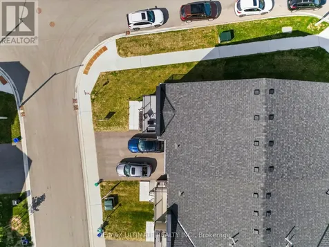 38 Silo Mews Barrie ON L9J 0V3