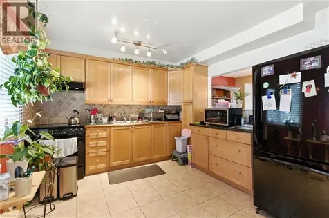 145 Rice Avenue Hamilton ON L9C 6R3