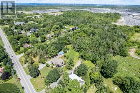 8 Khymer Court North Ottawa ON K2R 1G2