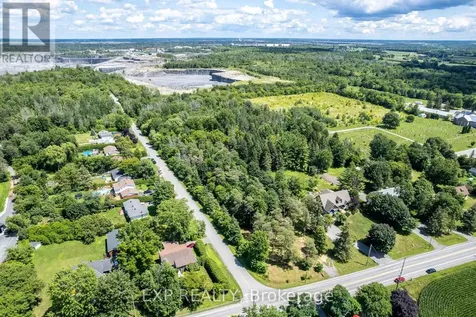 8 Khymer Court North Ottawa ON K2R 1G2