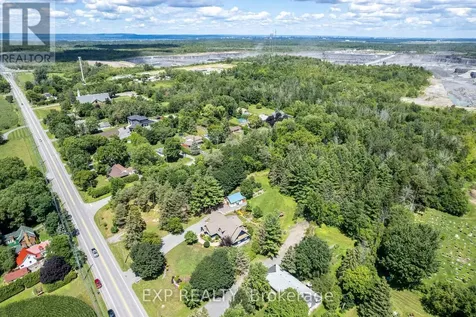 8 Khymer Court North Ottawa ON K2R 1G2