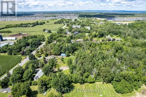 8 Khymer Court North Ottawa ON K2R 1G2