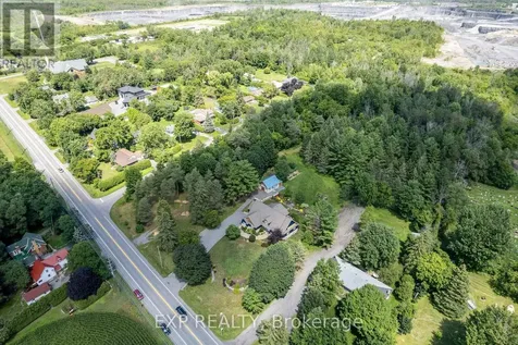 8 Khymer Court North Ottawa ON K2R 1G2