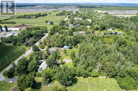 5486 Old Richmond Road Road West Ottawa ON K2R 1E4