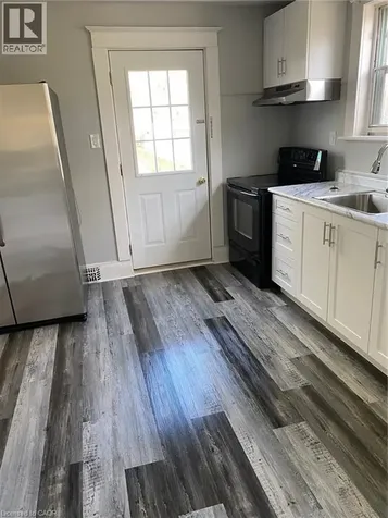 246 Madison Avenue South Kitchener ON N2M 3H4