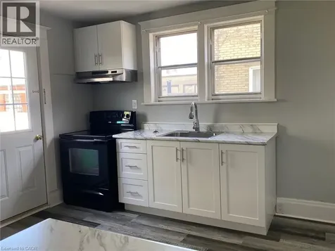 246 Madison Avenue South Kitchener ON N2M 3H4