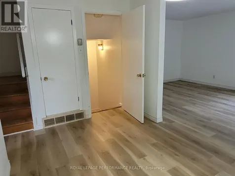 903J Elmsmere Road Ottawa ON K1J 8G4