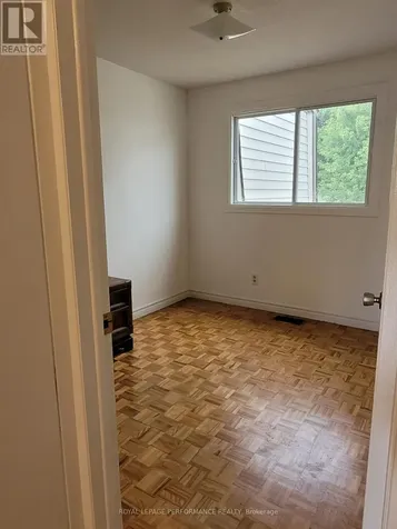 903J Elmsmere Road Ottawa ON K1J 8G4