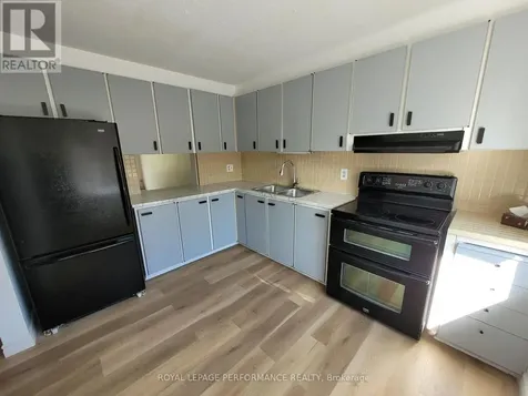 903J Elmsmere Road Ottawa ON K1J 8G4