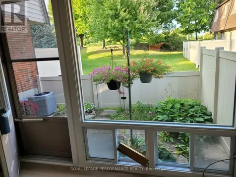 903J Elmsmere Road Ottawa ON K1J 8G4