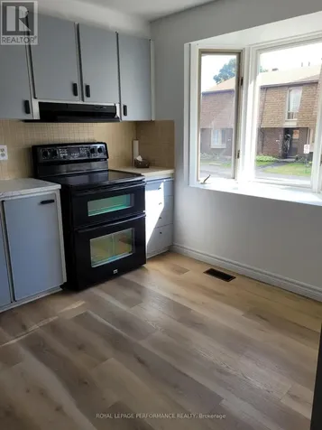 903J Elmsmere Road Ottawa ON K1J 8G4