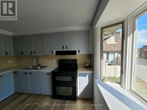 903J Elmsmere Road Ottawa ON K1J 8G4