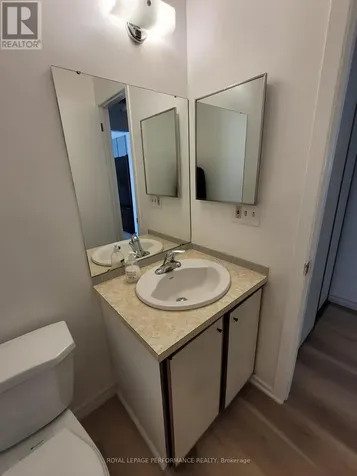903J Elmsmere Road Ottawa ON K1J 8G4