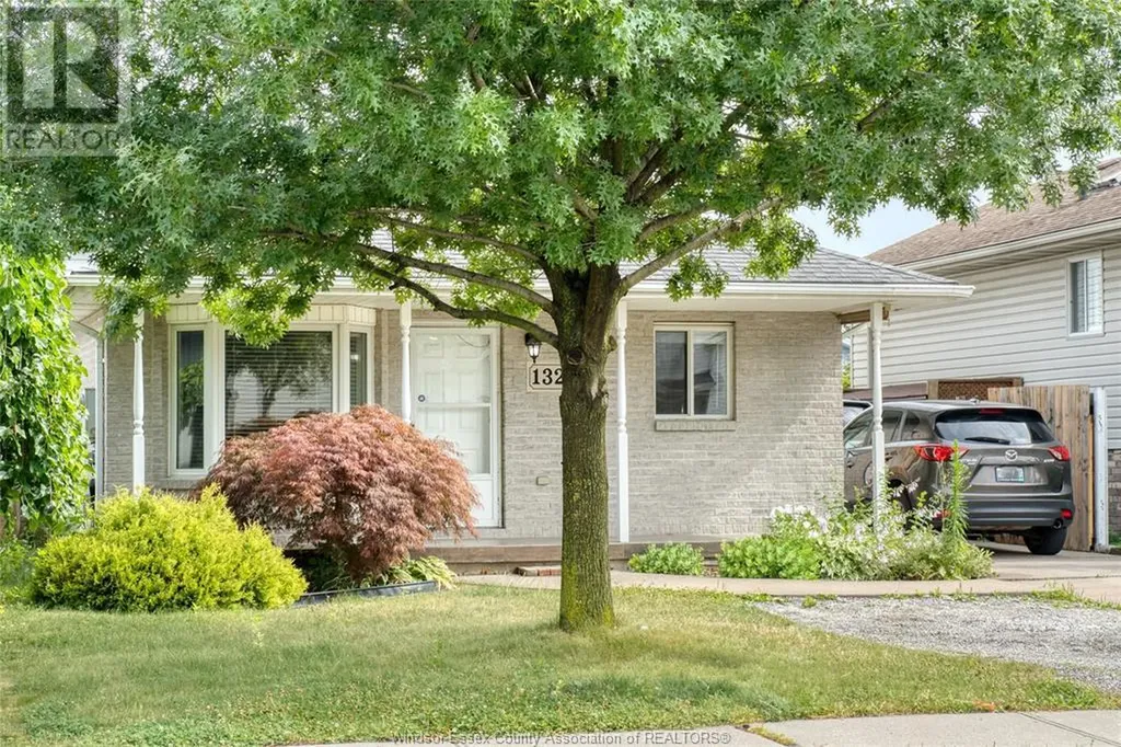 1329 Foster Avenue Windsor ON N8W 5P3