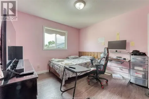 1329 Foster Avenue Windsor ON N8W 5P3