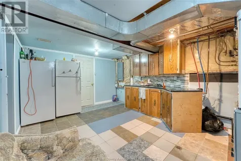 1329 Foster Avenue Windsor ON N8W 5P3