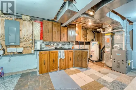 1329 Foster Avenue Windsor ON N8W 5P3