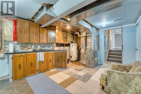 1329 Foster Avenue Windsor ON N8W 5P3