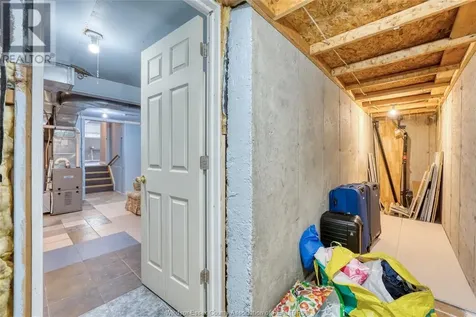 1329 Foster Avenue Windsor ON N8W 5P3