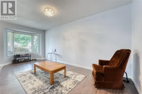 1329 Foster Avenue Windsor ON N8W 5P3