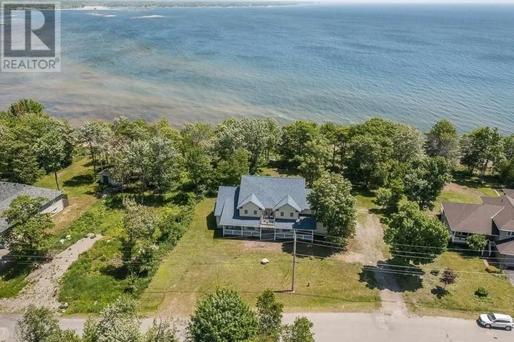 21 Lighthouse Point Drive Thessalon ON P0R 1L0