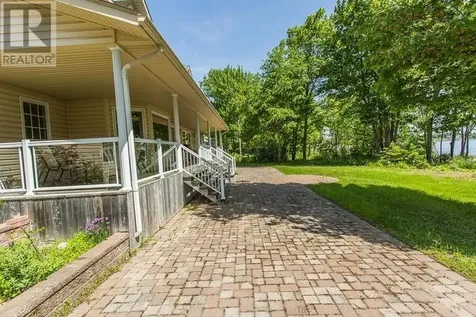 21 Lighthouse Point Drive Thessalon ON P0R 1L0